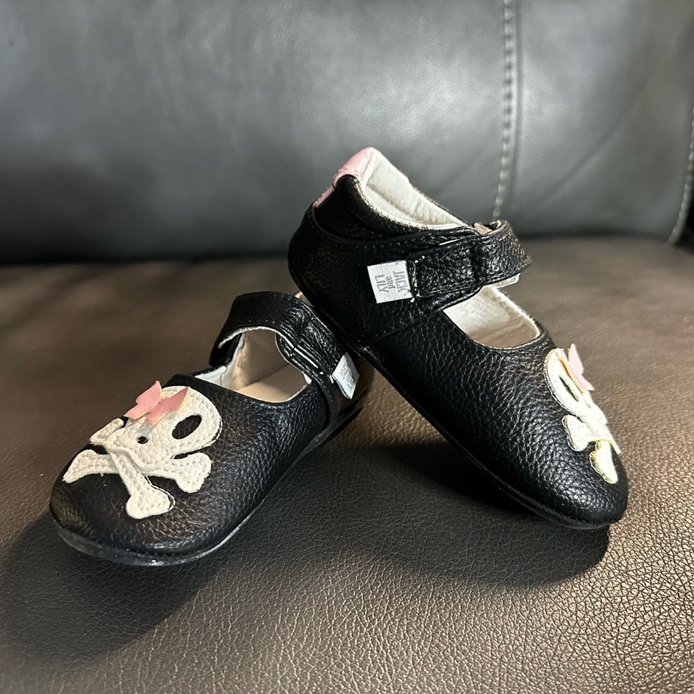 NEW Jack & Lily “My Mocs” (Roxy) Shoes with Skull & Crossbones / 24-30 Months